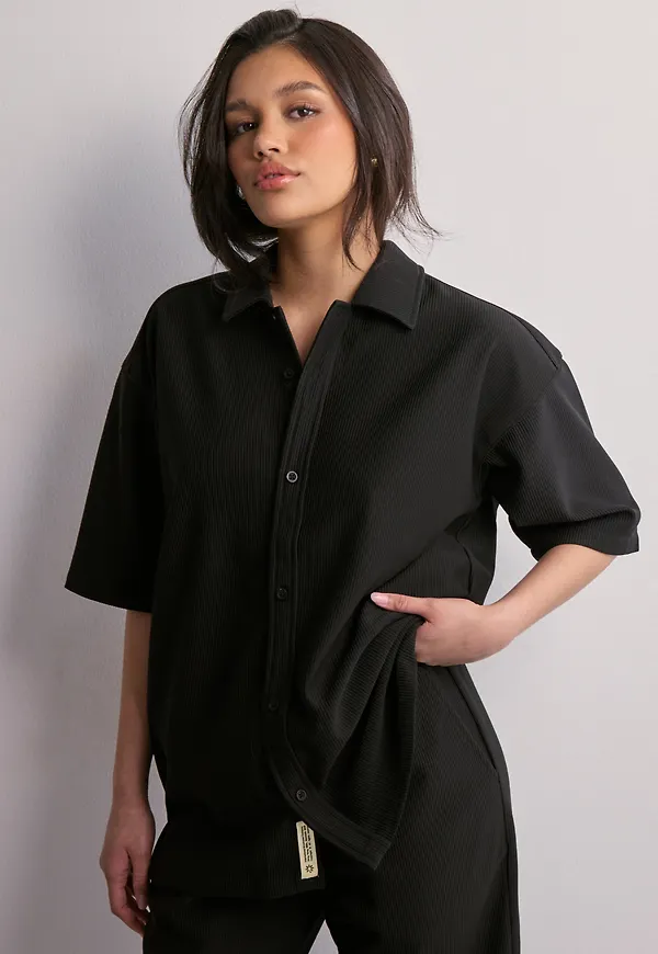 Woodbird - Svart - WBBanks Plisse Shirt