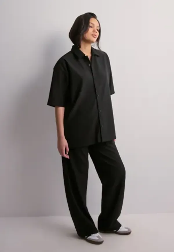 Woodbird - Svart - WBBanks Plisse Shirt