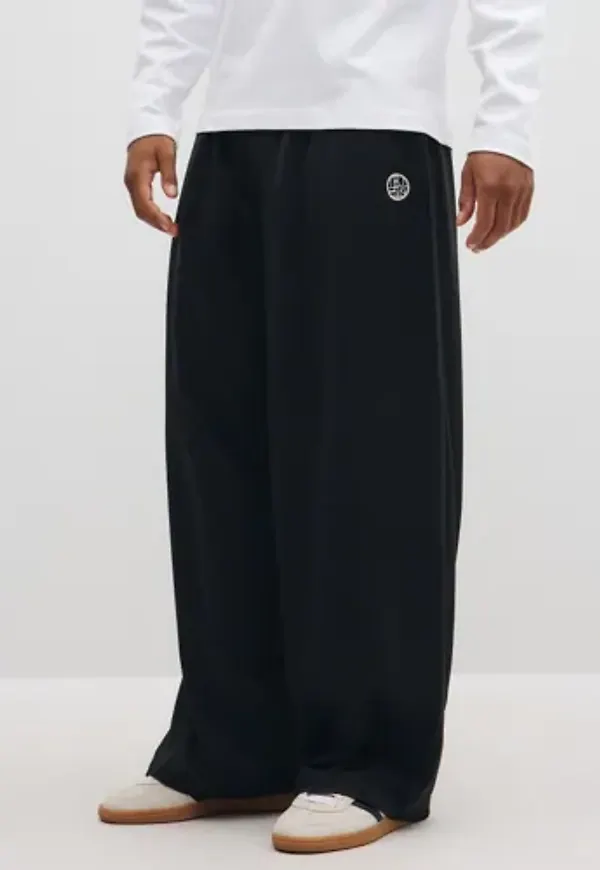 Woodbird Wbchang Solid Track Pants Mjukisbyxor Svart