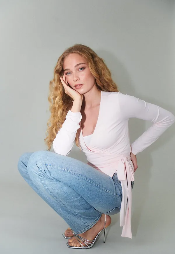 Wrap tie top