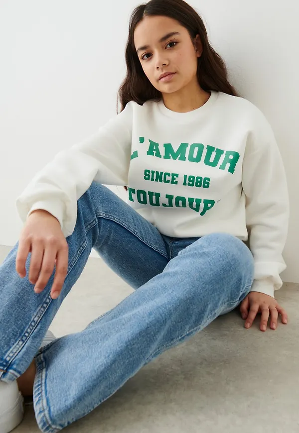 Y basic sweater
