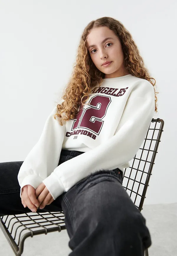 Y basic sweater