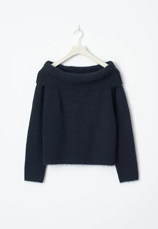 Y kn off shoulder sweater