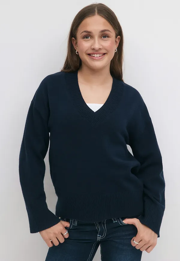 Y knit v-neck sweater