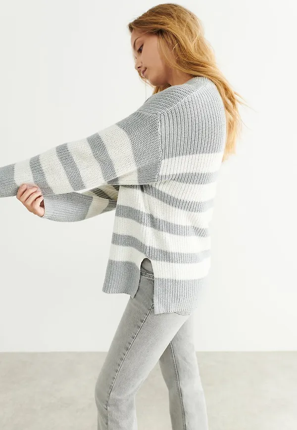 Y knitted casual sweater