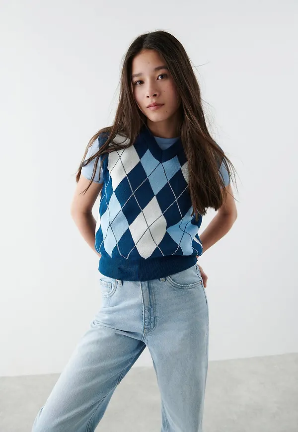 Y knitted dad vest