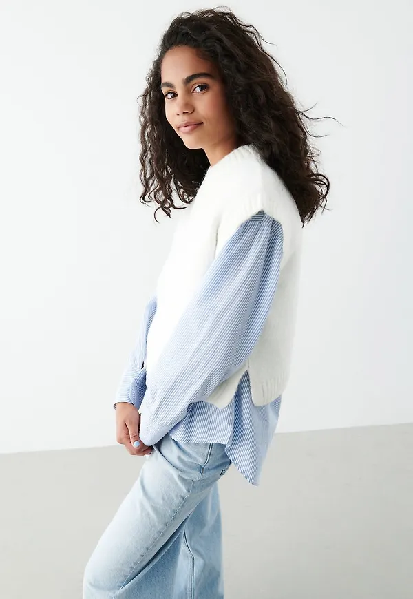 Y knitted slit vest