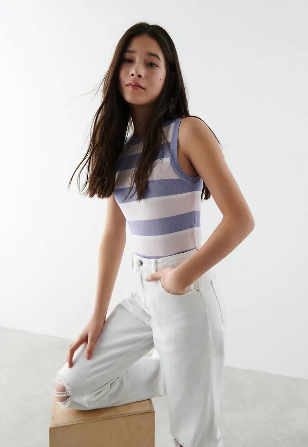 Y knitted spring vest