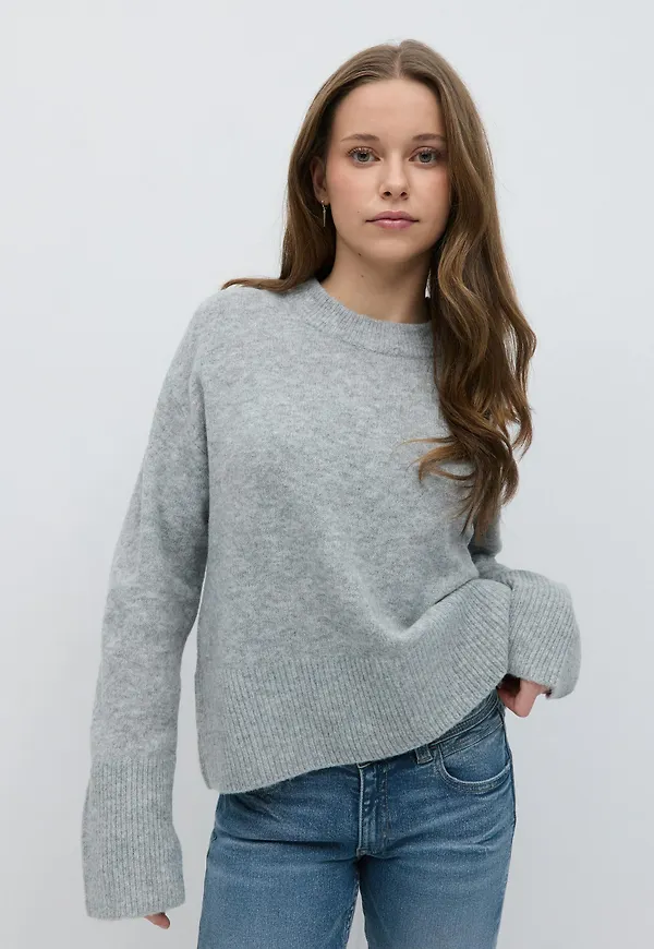 Y knitted sweater