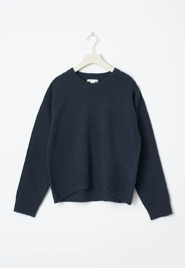 y knitted sweater