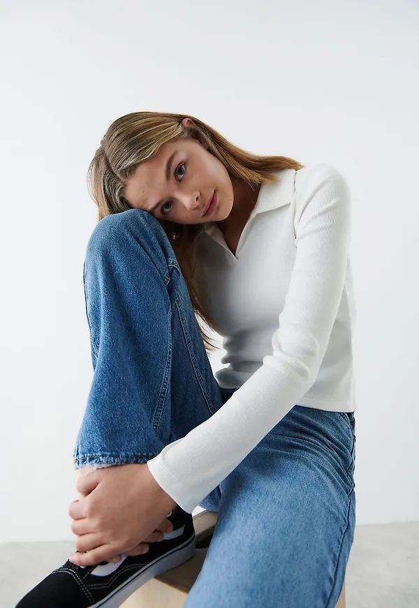 Y long sleeve v-neck top