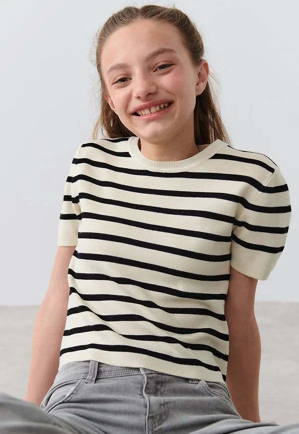 Y short sleeve knitted top