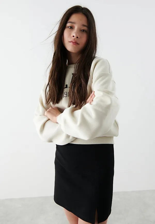 Y slit skirt