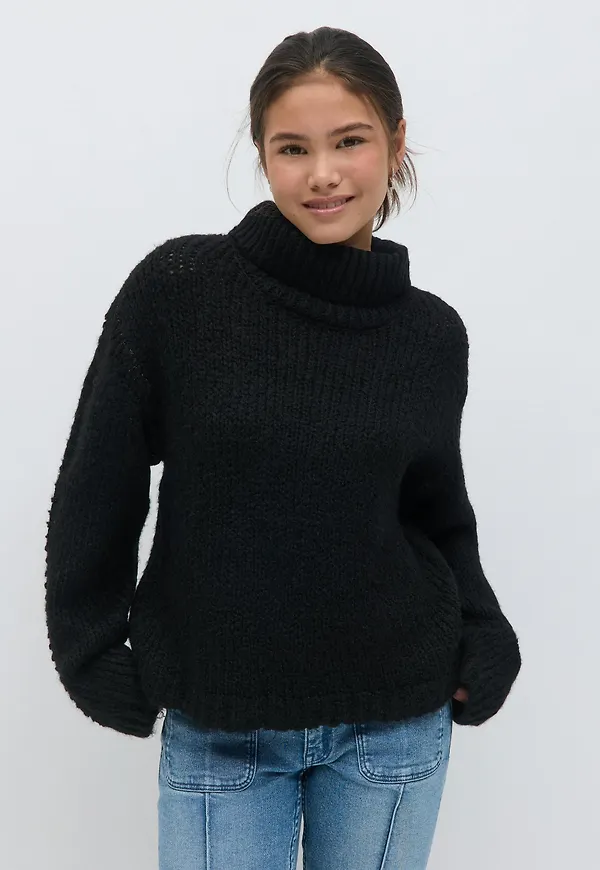 Y stitch sweater