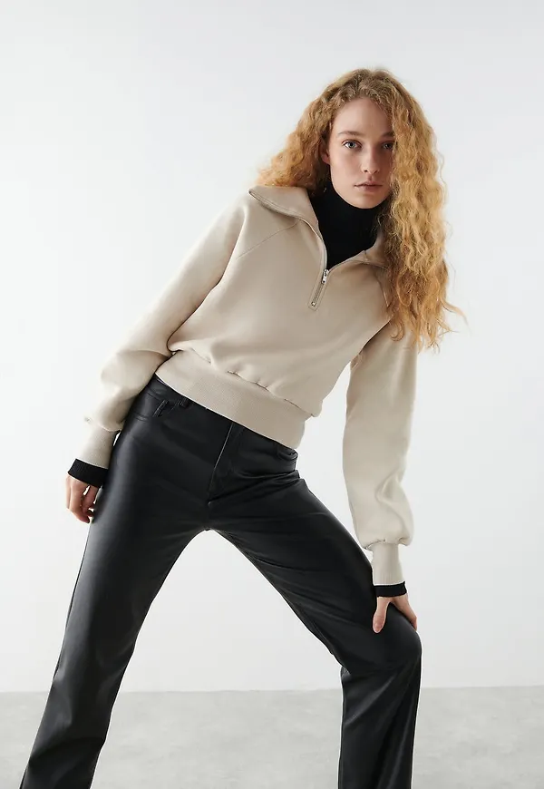 Zip sweater