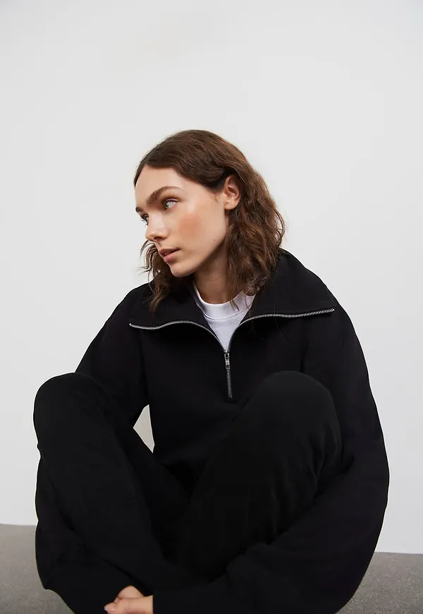 Zip sweater