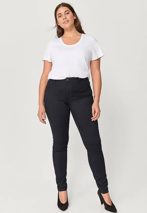Zizzi - Jeans Nille Extra Slim - Svart